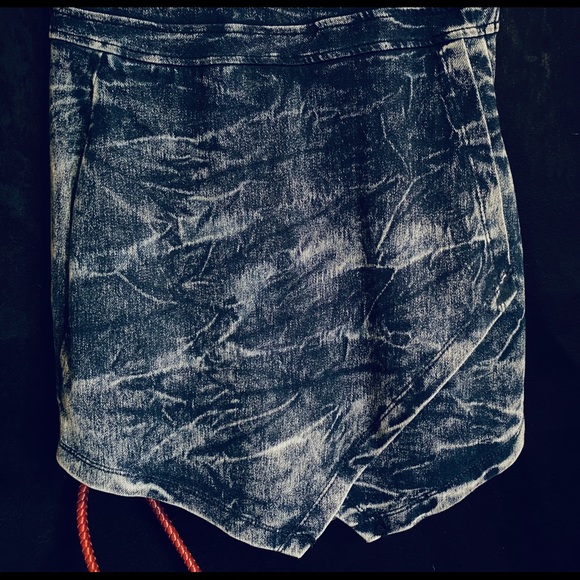 New Women’s MARILYN MONROE Blue Denim Romper, Size Medium - Picture 5 of 10